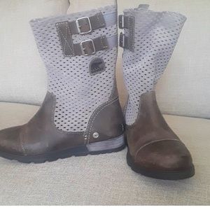 Sorel suede and leather grey boots